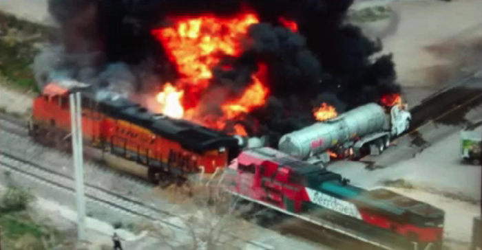 Pipa se impacta contra un tren Foto: Especial