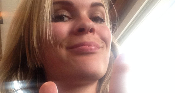 La Diputada bromea diciendo que debe ir acostumbrándose, ya que está embarazada. Foto: Twitter de Björt Ólafsdóttir.