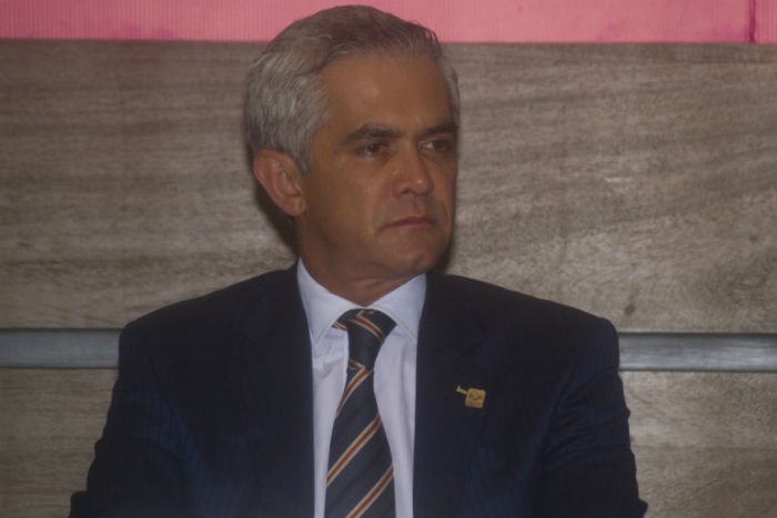 Analistas dudan que el Jefe de Gobierno de la capital pueda garantizar equidad en la contienda electoral. Foto: Ariana Pérez, SinEmbargo