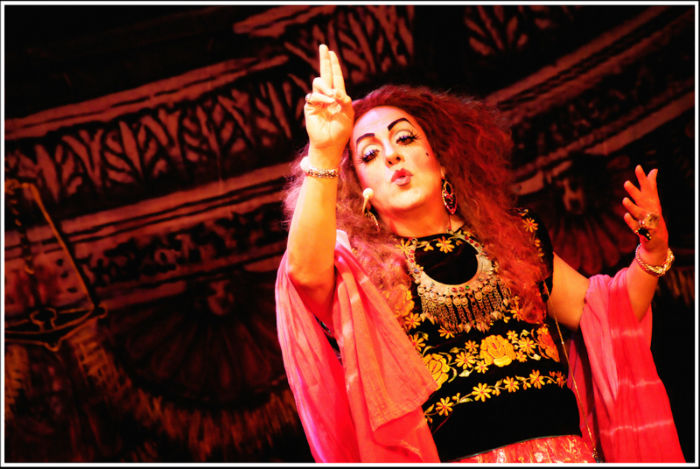 Tito Vasconcelos y el cabaret de reacción inmediata que busca hablar con la voz del pueblo. Foto: Especial