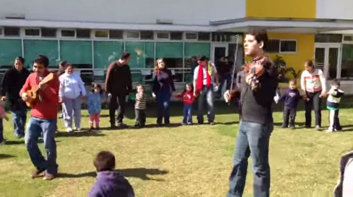 Taller de son jarocho para niños con autismo. Foto: Especial