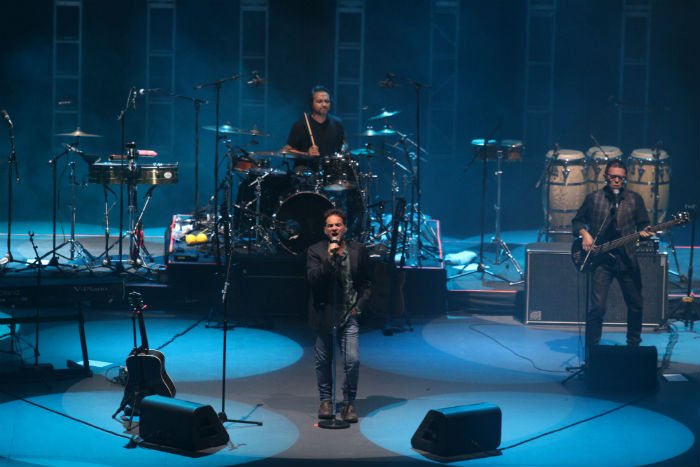 Canciones de su disco Ultimo acto y de trabajos anteriores como solista, así como varias de LFB, diseñaron su repertorio en El Coloso de Reforma. Foto: Cuartoscuro