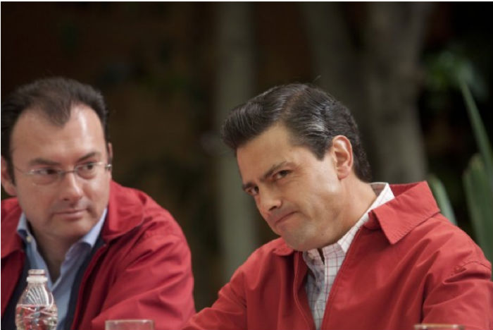 El Secretario de Hacienda, Luis Videgaray y el Presidente Peña Nieto, en 2011. En los últimos meses ambos se han visto involucrados en casos de conflicto de interés por la compra de casas a contratistas del Gobierno. Foto: Cuartoscuro