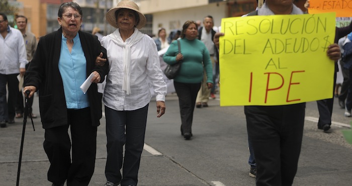Una marcha de pensionados en Xalapa. 20 de marzo 2015. Foto: Cuartoscuro.