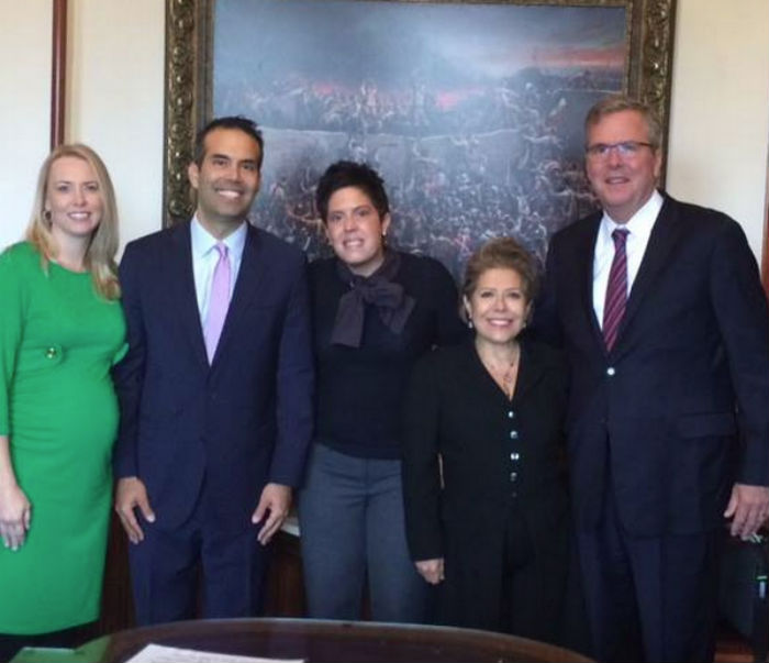 Columba y Jeb Bush a la derecha de la imagen. Foto: Facebook