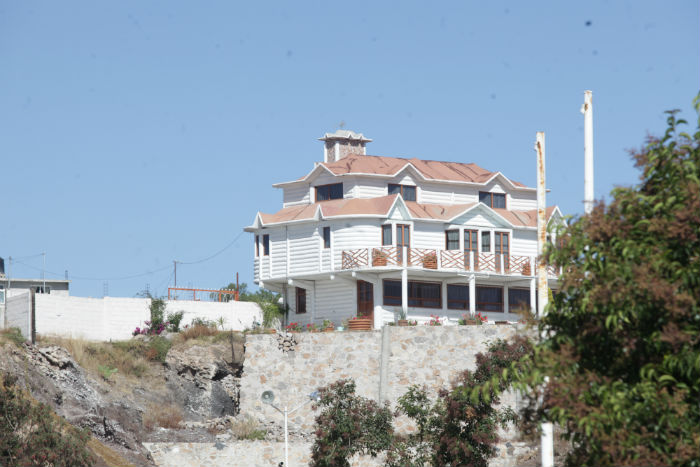 Casa en la colonia El Tezontle, en Pachuca Hidalgo, una de las supuestas propiedades del "Lazca", el abatido líder de los Zetas. Foto: Cuartoscuro