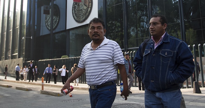 Felipe de la Cruz junto con Vidulfo Rosales acudieron la semana pasada a Washington para denunciar el caso de los normalistas desaparecidos desde el 26 de marzo. Foto: Cuartoscuro