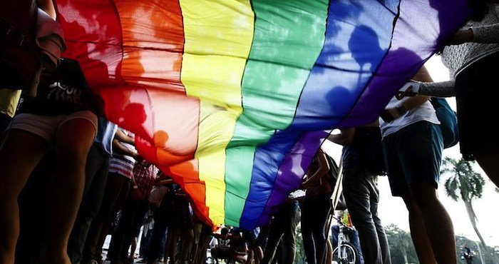 El gobernador de Indiana, el republicano Mike Pence, aprobó la semana pasada una ley que daba carta blanca a los comercios del estado para prohibir la entrada a parejas de homosexuales en nombre de la "libertad religiosa". Foto: EFE/Archivo