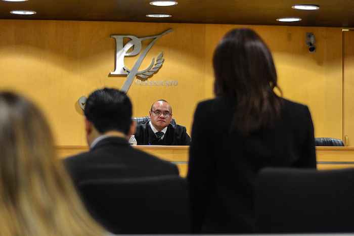 Yolanda Ramírez exponía sus argumentos ante el juez. Foto: César Solórzano, especial para SinEmbargo