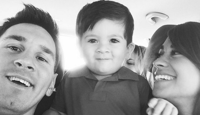 El astro del club catalán presumió este anuncio en su cuenta de Instagram con fotos de su familia. Foto: Instagram de Lionel Messi