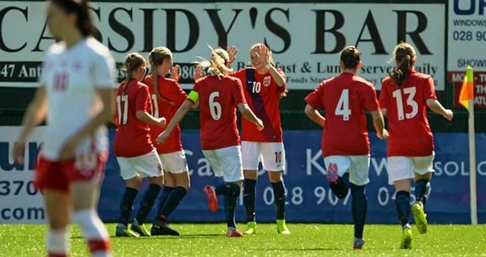 El órgano de control, ética y disciplina de la UEFA tomó la decisión de que se repita desde el momento en que se señaló el penal a favor de Inglaterra", señaló la UEFA en un comunicado. Foto: vía Twitter @UEFAcom_es