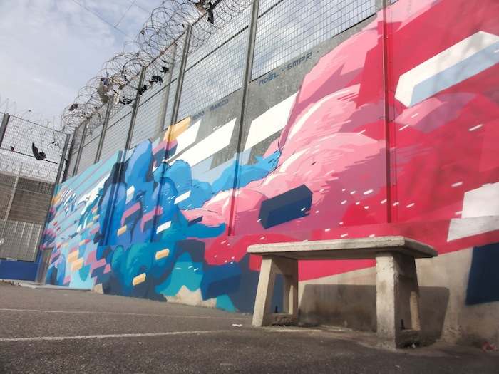 Artista pinta penal con ayuda de presos Foto: davidmesguich.com