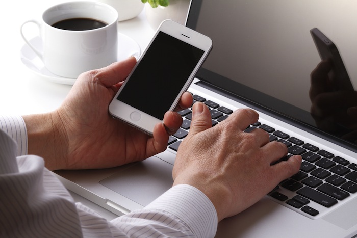 Aún existen muchas páginas cuya lectura se dificulta desde un dispositivo móvil. Foto: Shutterstock