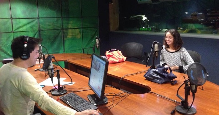 Paulina Bermúdez Landa en entrevista para un programa de radio por el proyecto que dio inicio en 2007. Foto: Cortesía.