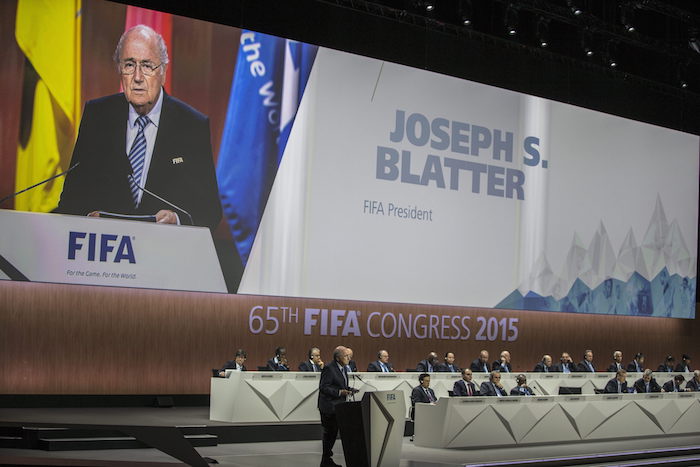 Si completa su mandato, Blatter cumplirá 21 años al frente del ente rector del fútbol. Foto: EFE.