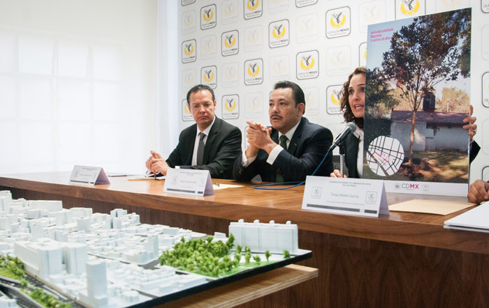 9 de marzo de 2015. Alfredo Hernández García, Secretario de Obras y Servicios; Héctor Serrano, Secretario de Gobierno y Tania Müller, Secretaria de Medio Ambiente, explican el proyecto y defienden la tala de árboles. Foto: Cuartoscuro