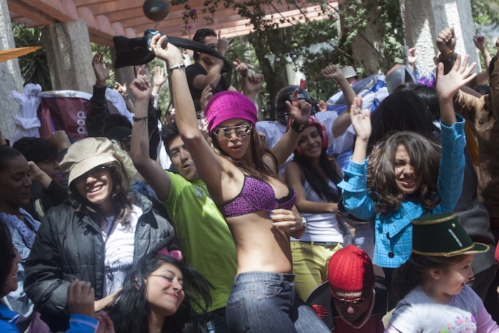 Canciones como el Harlem Shake, suben como la espuma gracias a las múltiples versiones en video que se hacen de ellos. Foto: Cuartoscuro