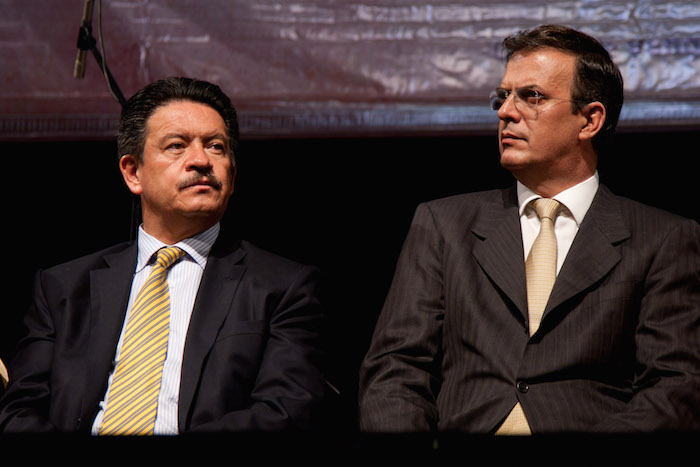 Carlos Navarrete y Marcelo Ebrard. Mayo de 2011. Foto: Cuartoscuro/Archivo.