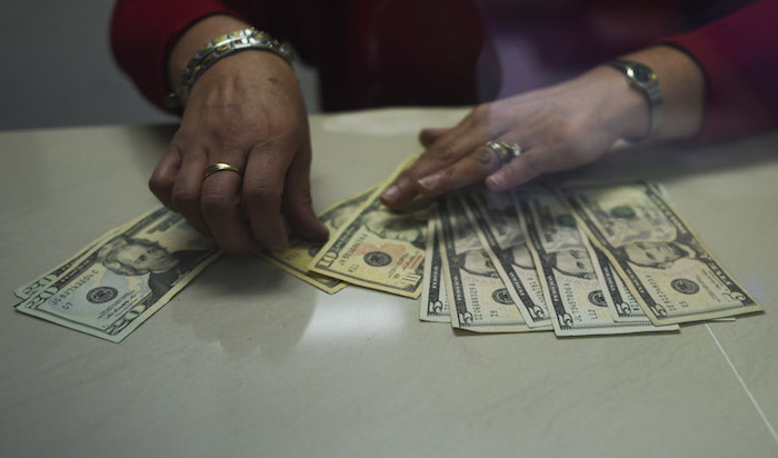 Banxico informó que se mantendrá vigente el mecanismo de subasta de 200 millones de dólares con precio mínimo. Foto: Cuartoscuro.