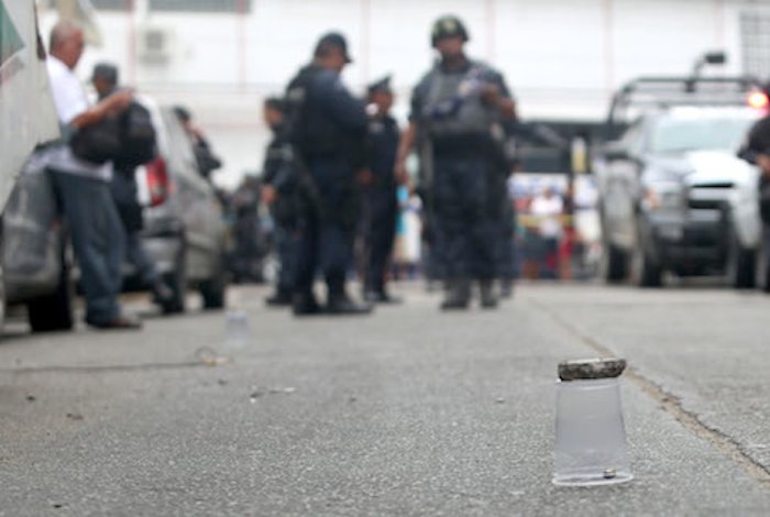 Uno de los casquillos hallados en la colonia Hogar Moderno tras el ataque. Foto: Jesús Trigo/ElSur
