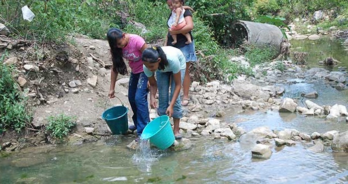 El especialista afirmó que las afectaciones tienen que ver con la falta de cloración del agua. Foto: Pulso