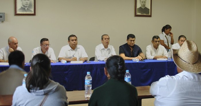 El Gobernador Rogelio Ortega Martínez, acompañado del presidente municipal Francisco Javier García González; el fiscal general del estado, Miguel Ángel Godínez Muñoz; el secretario general de gobierno, David Cienfuego Salgado, se reunieron con los familiares de los 16 desaparecidos en Chilapa Foto Cuartoscuro