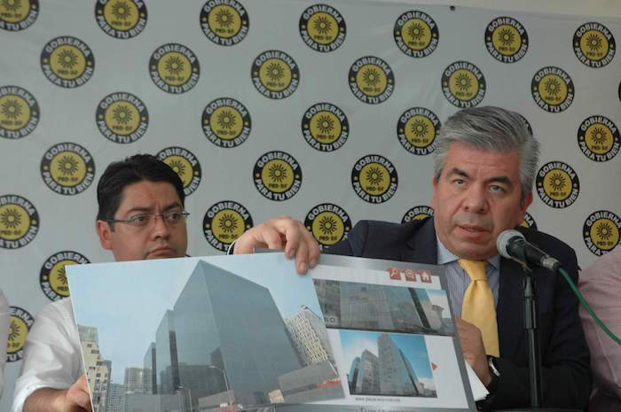 El líder del PRD en el DF denunció que Monreal tiene propiedades en Polanco. Foto: PRD