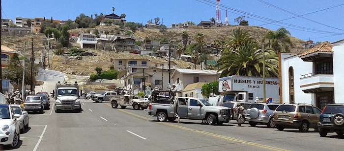 Militares llevan boletas electorales a San Quintín Foto: ZETA