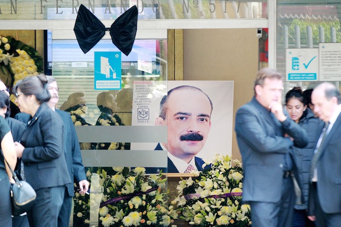 El Presidente Enrique Peña acudió esta tarde al velorio de Sebastián Lerdo de Tejada. Foto: Notimex