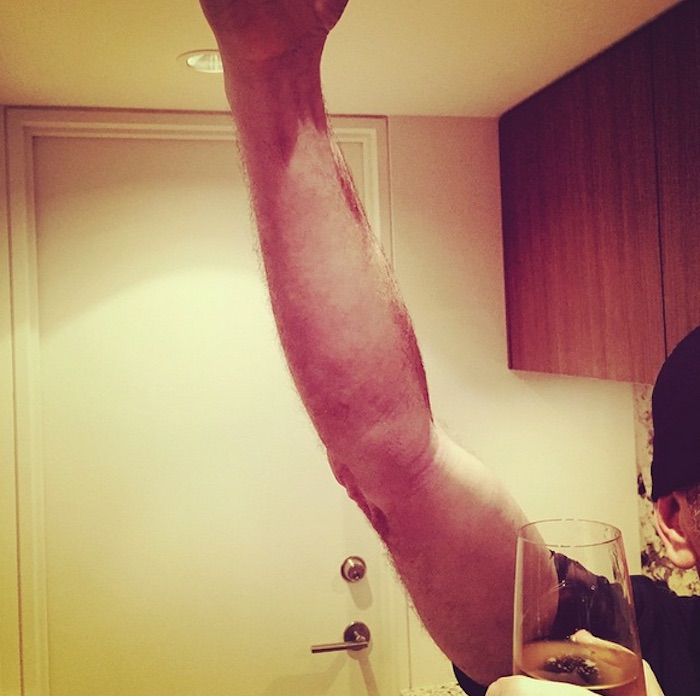 "Didn't see the edge, I'm ok!! #U2ieTour. Foto Instagram: U2