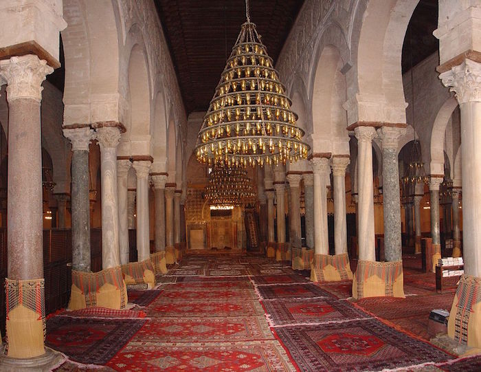 Vestíbulo de oración de la Gran Mezquita de Kairuán, una de las más importantes de Túnez. Foto: EFE
