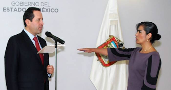 Luz María Zarza al tomar protesta de la Consejería Jurídica del Estado de México, 14 de enero de 20132. Foto: Gobierno del Estado de México.