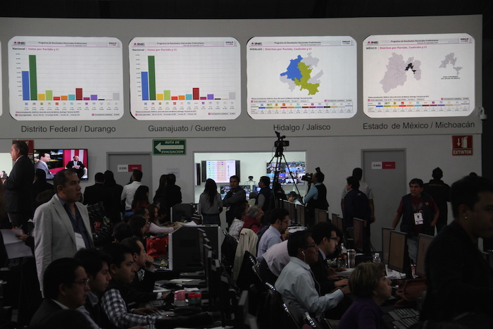 Inicio del PREP en las oficinas del INE. Foto: Luis Barrón, SinEmbargo