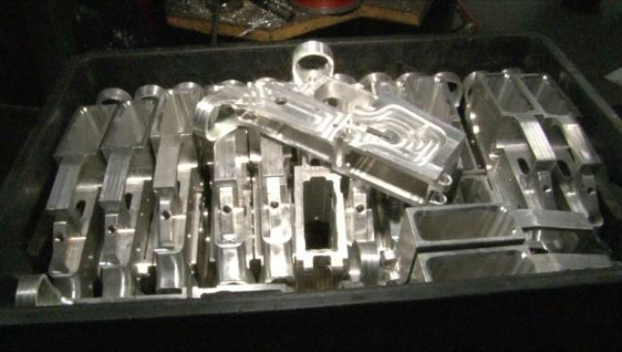 Una caja de cajones de mecanismos completos, fabricados de forma casera con a partir de bloques de aluminio. Foto: Policía estatal de Jalisco