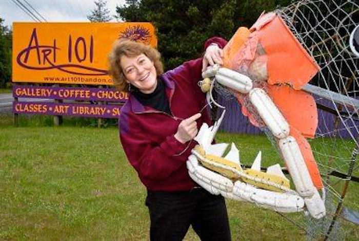 El proyecto también invita a que las personas reduzcan su consumo de plástico y en todo caso, aplicar la regla de las tres "R": reusar, reciclar.