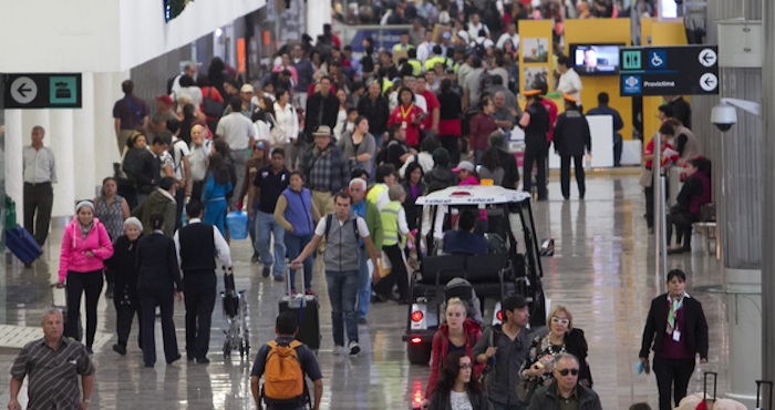 La CNDH emitió una recomendación al INM por violaciones cometidas en el AICM. Foto: Cuartoscuro.