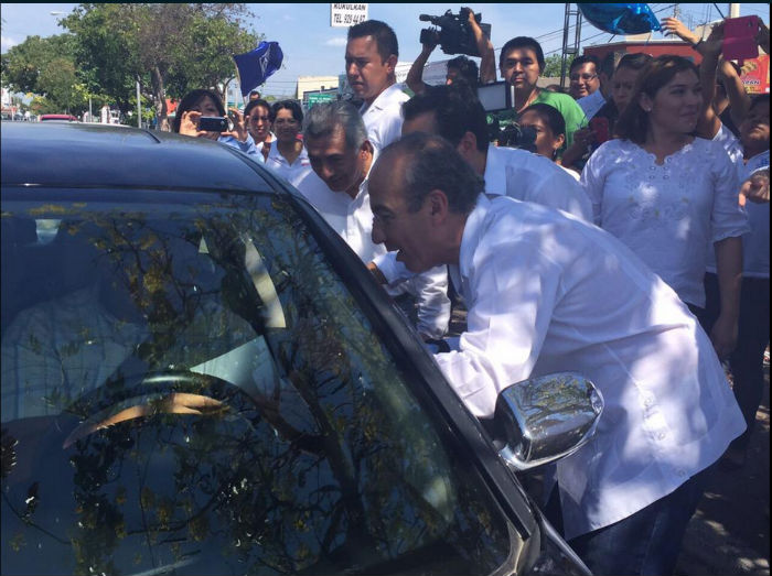 Felipe Calderón volanteando durante las pasadas campañas. Foto: Twitter @Felipe Calderon