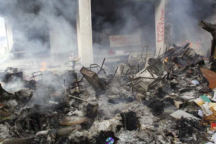 Los maestros de la CNTE tomaron este viernes las instalaciones de los partidos políticos en la capital de Chiapas. Foto: Cuartoscuro