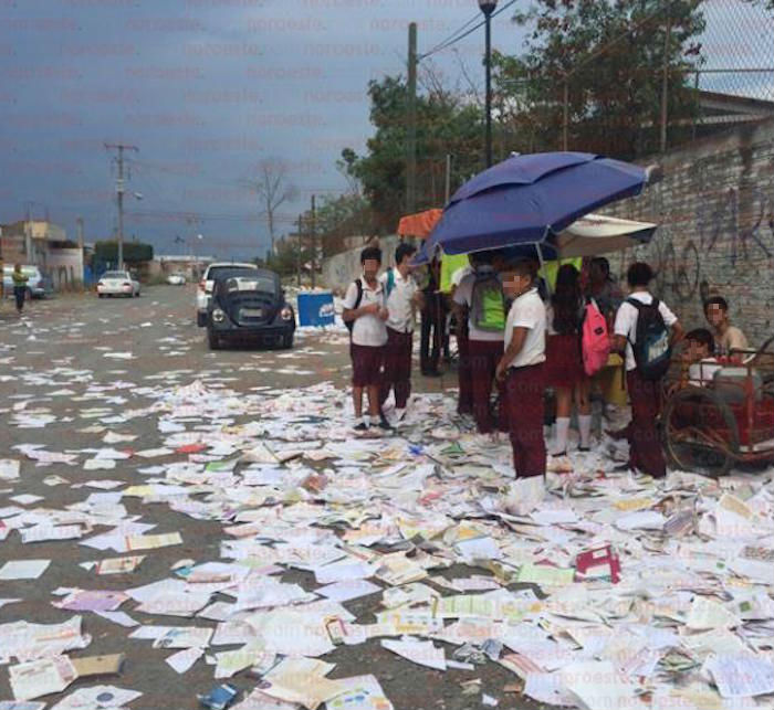 El jueves 25 de junio pasado, último día de clases en secundarias de educación pública, las demostraciones de júbilo no se hicieron esperar por parte de los estudiantes. Foto: Noroeste