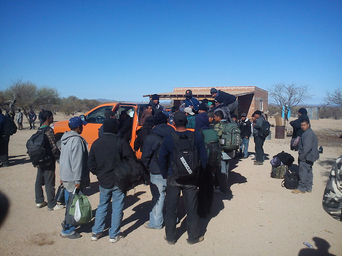 Migrantes rescatadas en el desierto de El Sásabe, Sonora. Foto: Cuartoscuro/Archivo.