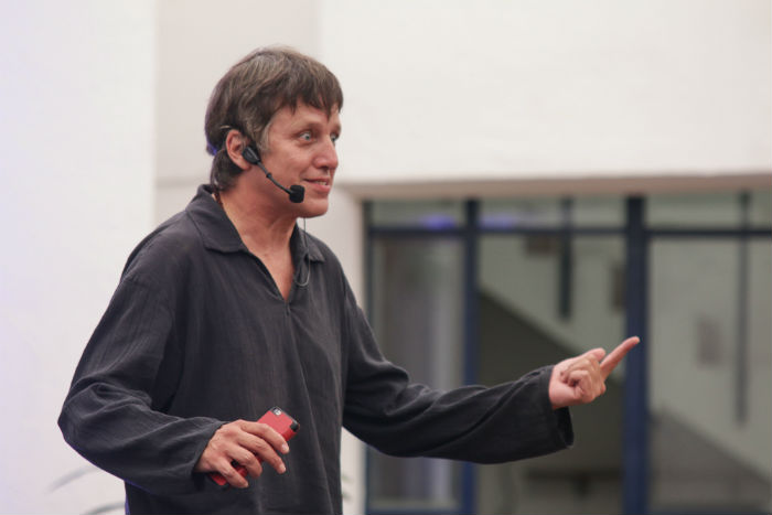 Xavier Velasco habla de sus autores y libros favoritos en Tepic. Foto: Francisco Cañedo, SinEmbargo