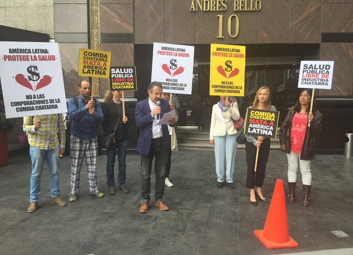 Según la Alianza, el Gobierno de México junto a las empresas con presencia en el país como Nestlé y Coca-Cola presentaron quejas ante el Comité de barretas Técnicas al Comercio de la OMC en contra del etiquetado frontal en Ecuador y Chile. Foto: Twitter @elpoderdelc