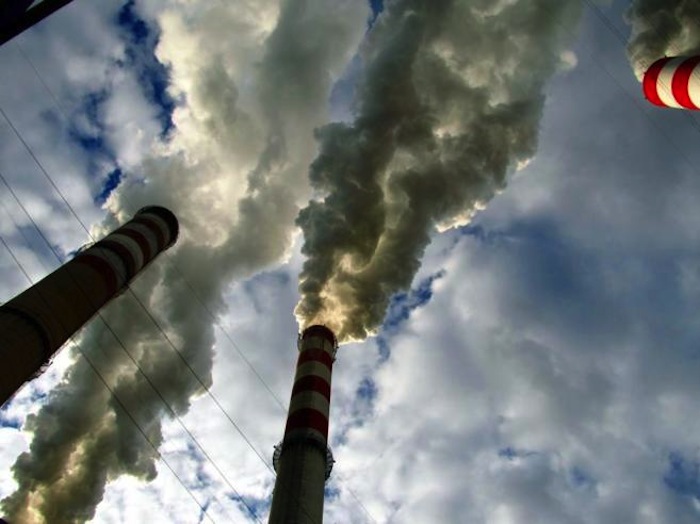 Desde hace tiempo, la reducción de emisiones contaminantes han sido anunciadas como la solución para frenar el calentamiento global. Foto: EFE