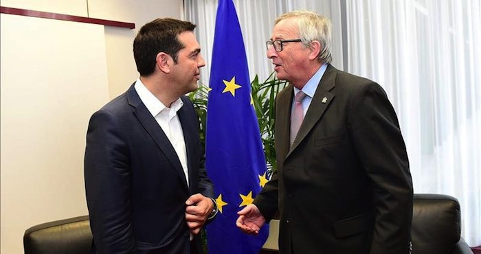 El Primer Ministro griego, Alexis Tsipras (izda), y el presidente de la Comisión Europea, Jean-Claude Juncker. EFE.