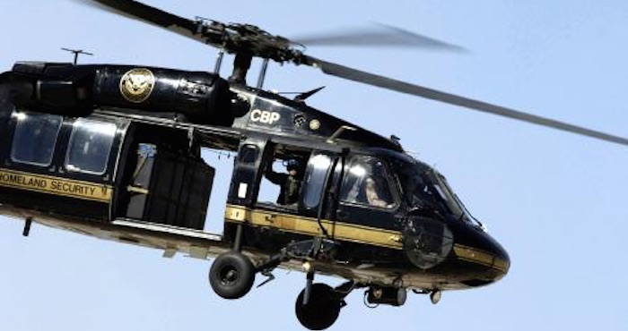 Dos helicopteros Blackhawk UH-60 más vigilaran la frontera con México. Foto: Breitbart