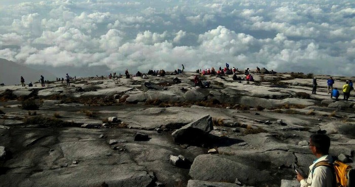 Más de 190 escaladores permanecen varados en el Monte Kinabalu, después del sismo de magnitud 6.0 grados ocurrido hoy. Foto: Xinhua