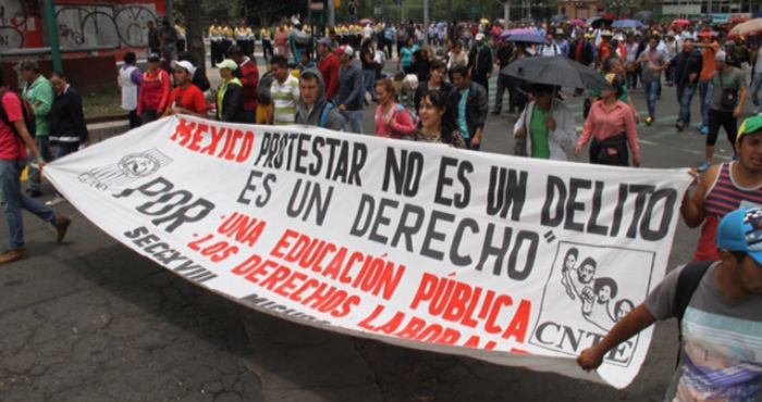 Los maestros de la CNTE se manifestaron nuevamente ayer en las calles de la capital del país. Foto: Luis Barrón, SinEmbargo