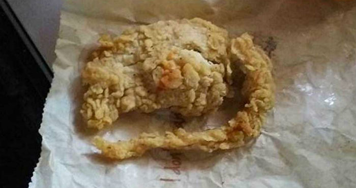 La empresa aseguró que un laboratorio independiente confirmó que nunca vendió rata frita e indicó que todo se trató de un pedazo de pollo con una "forma rara". Foto: Facebook