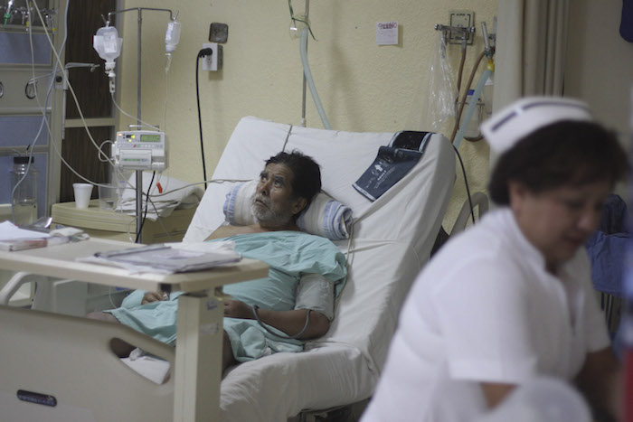 Existe desigualdad entre los servicios médicos que prestan las distintas entidades del país. En la imagen paciente es atendido en el Hospital Civil, Dr. Aurelio Valdivieso de Oaxaca. Foto: Cuartoscuro