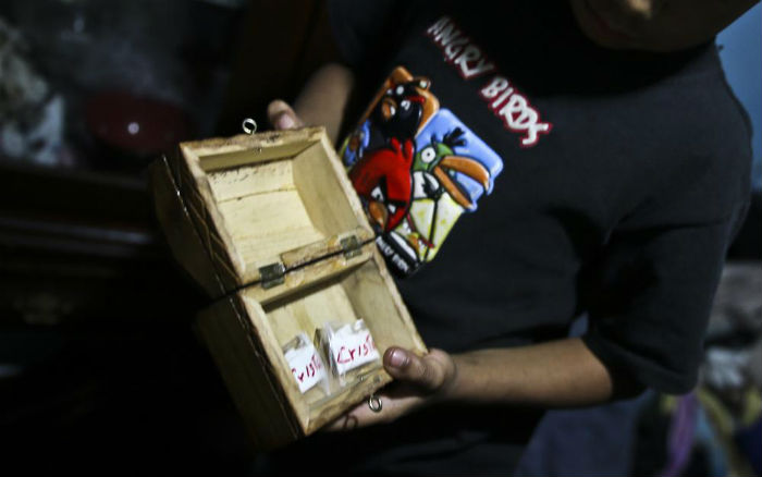 Uno de los niños nos ofrece metanfetaminas durante la ausencia de algún tutor. Foto por Emilio Espejel.